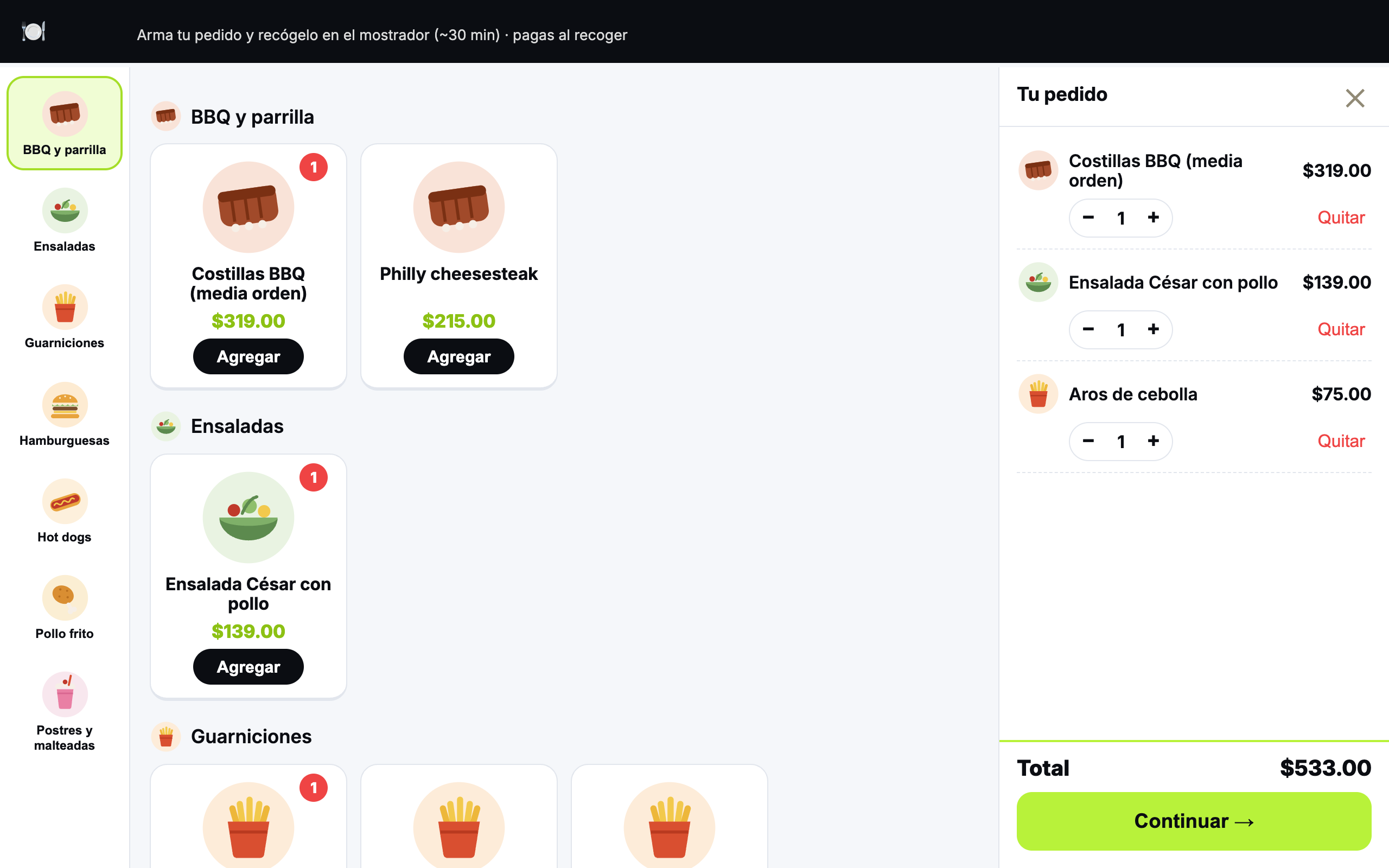 Kiosco de pedidos con las categorías del menú y las tarjetas de platillos